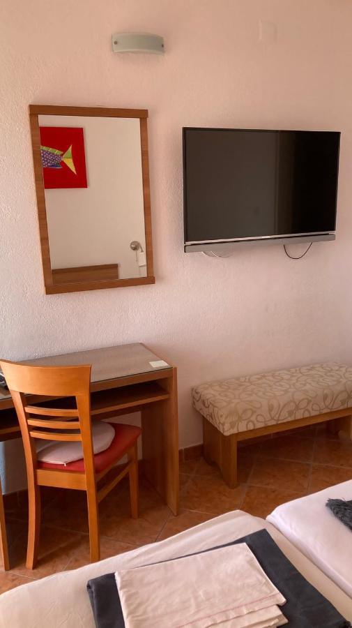 Rooms Vinka Tudor ฮวาร์ ภายนอก รูปภาพ