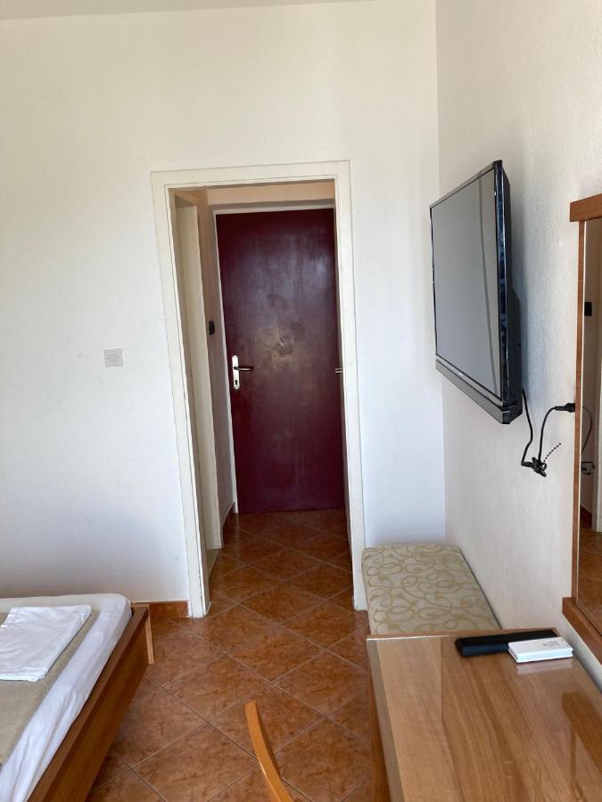 Rooms Vinka Tudor ฮวาร์ ภายนอก รูปภาพ