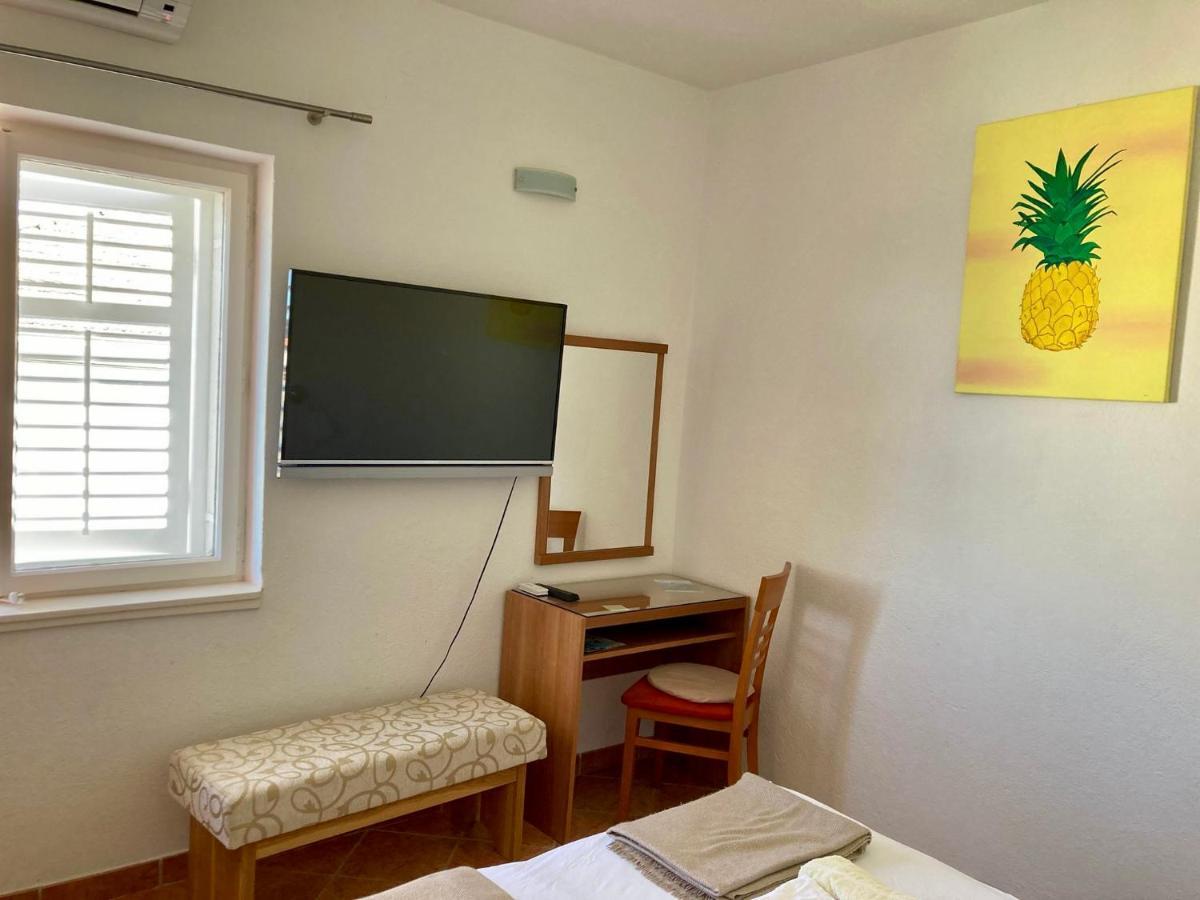 Rooms Vinka Tudor ฮวาร์ ภายนอก รูปภาพ
